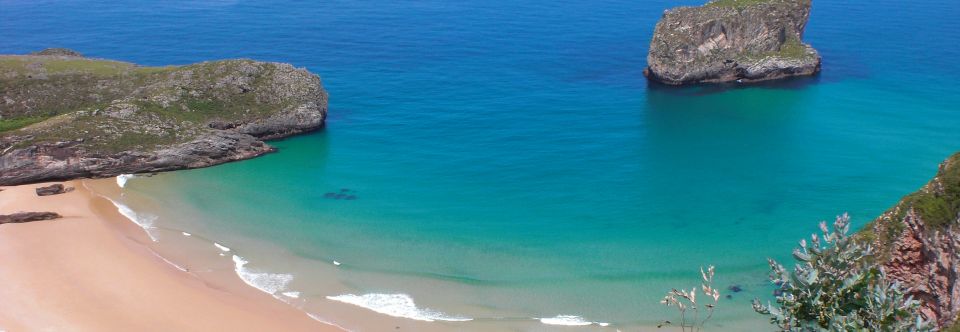 Playa de Ballota: Información útil y fotos