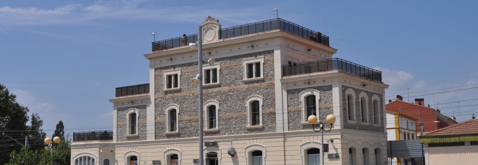 Edificio de la estación de tren de Sils Información útil y fotos