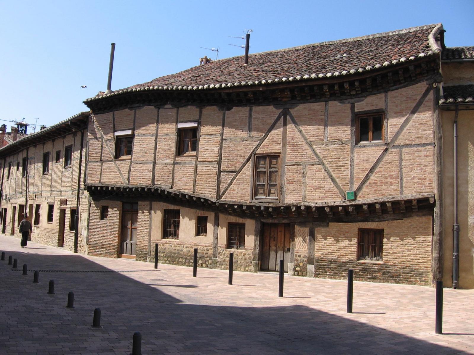 Casas Rurales con Jacuzzi en Saldaña | ✓ Reserva tu alojamiento