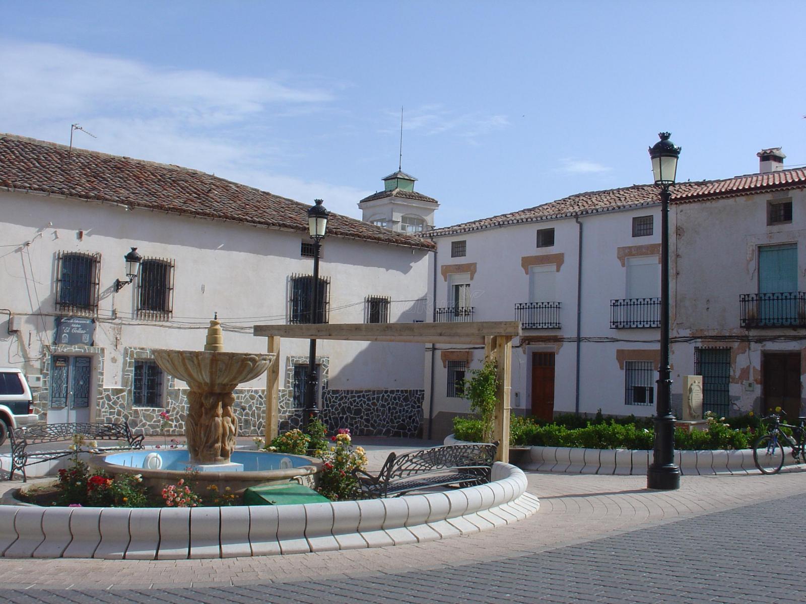 Foto de Plaza de la calle Real en Villarrodrigo, Jaén