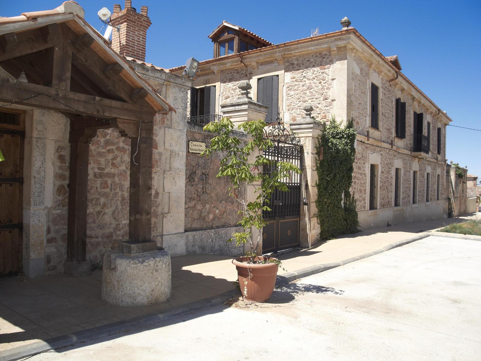 Aldeanueva de la Serrezuela (Segovia) Qué ver y dónde dormir